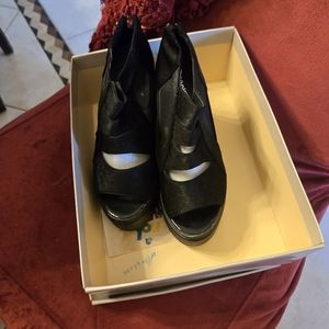 HuangYibai Black Wedges